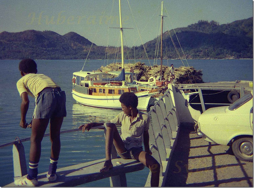 gy-Seychelles En bateau près de Praslin 16.09.77-